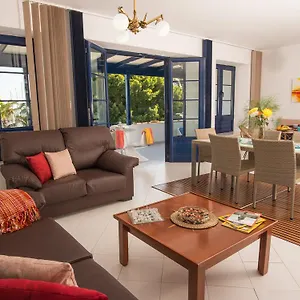 https://vista-guacimeta.puertodelcarmen-hotels.org